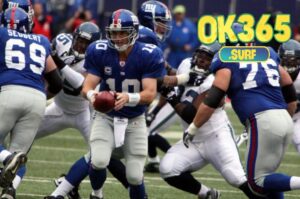 Một đội bóng bầu dục Mỹ có thể lên đến 40-50 người, chia làm 3 đội nhỏ gồm: